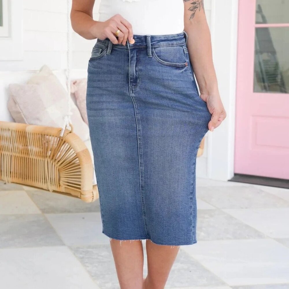 NWT Judy Blue High Rise Raw Hem Mid Length Denim Skirt Size LARGE Med Blue - Picture 2 of 10